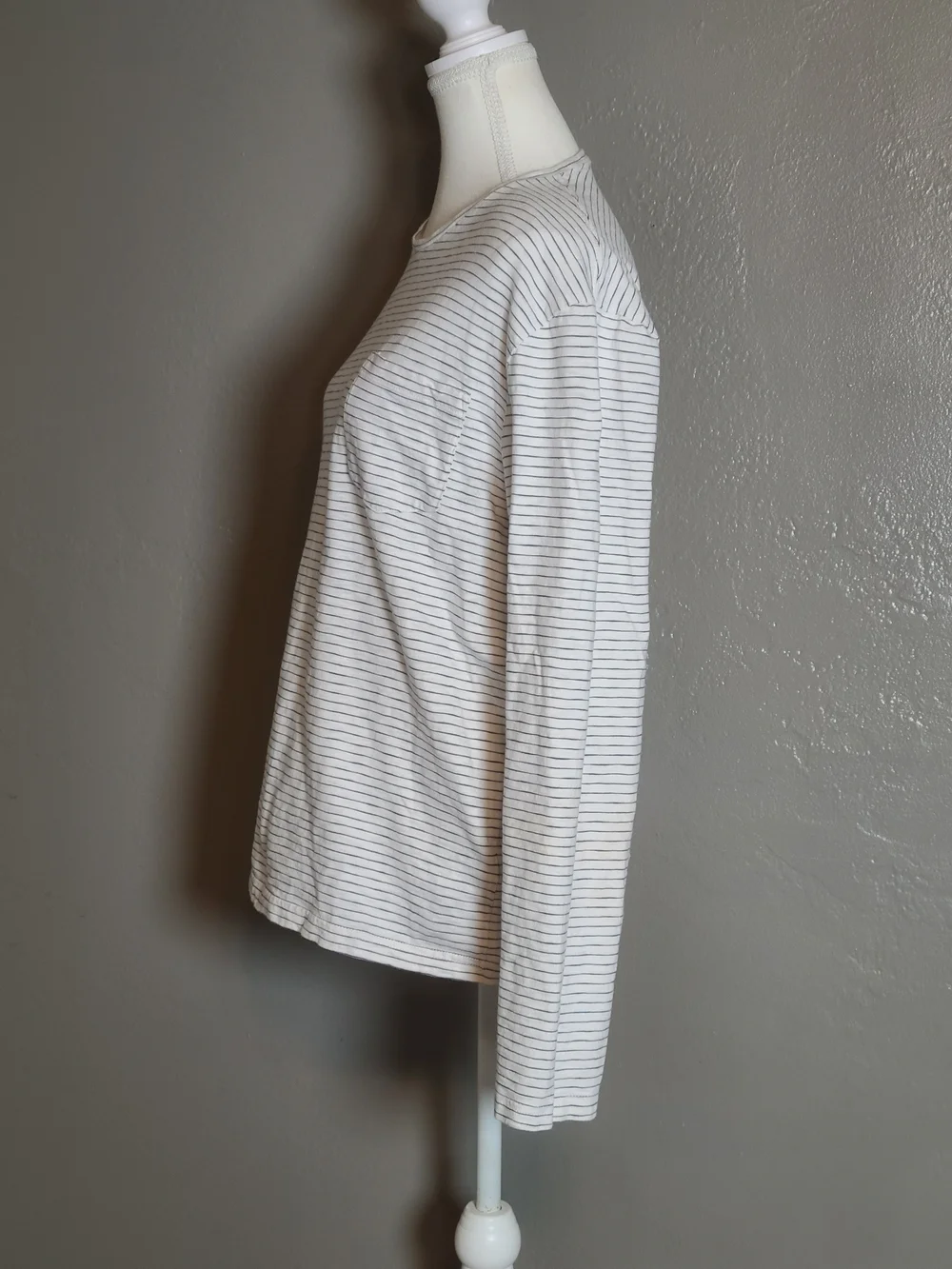 J. Crew Knit Goods Stylish Light Gray & White Striped Long-Sleeve Tee M Pocket